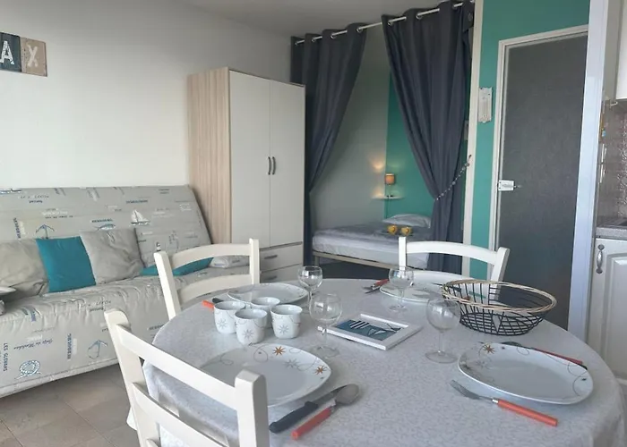 Appartement Notre-dame-de-monts: 26m² Pour 4 Avec Vue Sur Et Parking - Fr-1-540-310