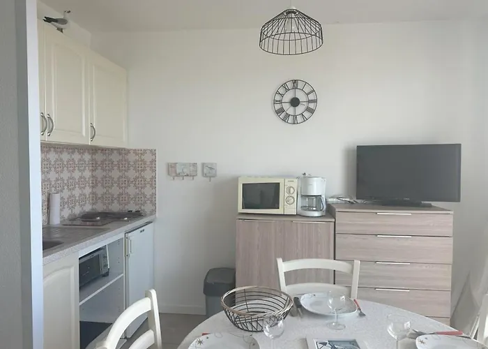 Notre-dame-de-monts: 26m² Pour 4 Avec Vue Sur Et Parking - Fr-1-540-310 Appartement