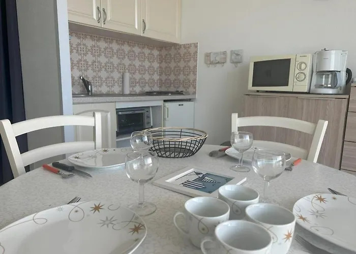 Appartement Notre-dame-de-monts: 26m² Pour 4 Avec Vue Sur Et Parking - Fr-1-540-310 *